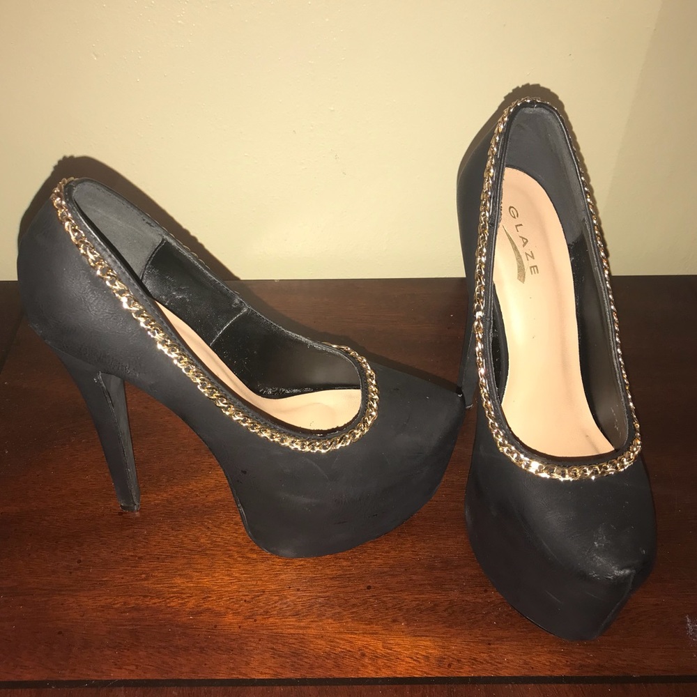 Black chain platforms